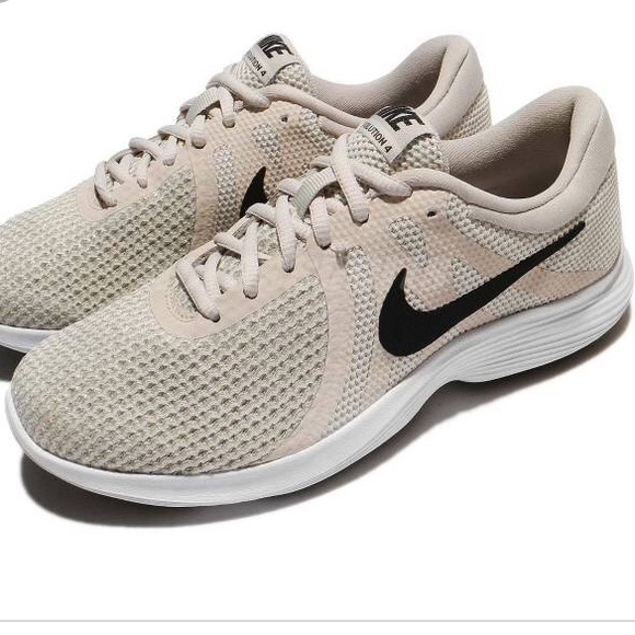 Nike Shoes - NWT Nike Revolution 4